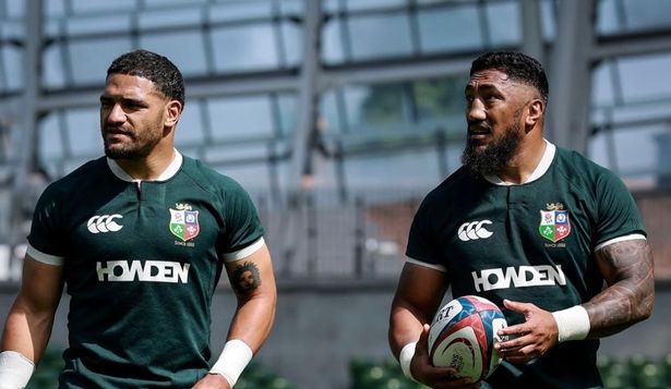 يعد كل من Bundee Aki و Sione Tuipilotu خيارًا مركزيين