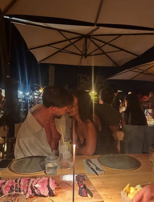 Maya JAMA Post Picture لها في احتضان محبة مع Beau Ruben Dias