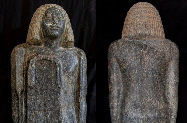 لقد اكتشف علماء الآثار الذين يفحصون قبر مصري قديم يبلغ 4400 عامًا اكتشافًا رائدًا