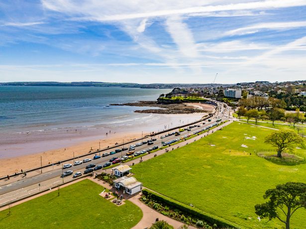 عرض إلى Corbyn Head في Torquay مع Torre Abbey Meadows