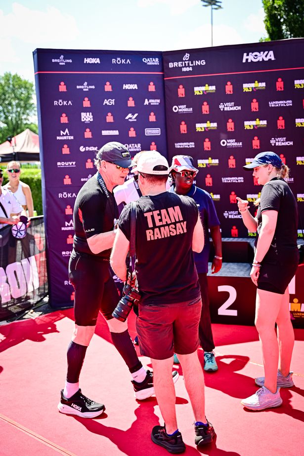 يتكون أحد Ironman 70.3 Triathlon من السباحة 1.9 كيلومتر ، ودراجة 90 كيلومتر ، وأخيراً تشغيل 21.1 كيلومتر