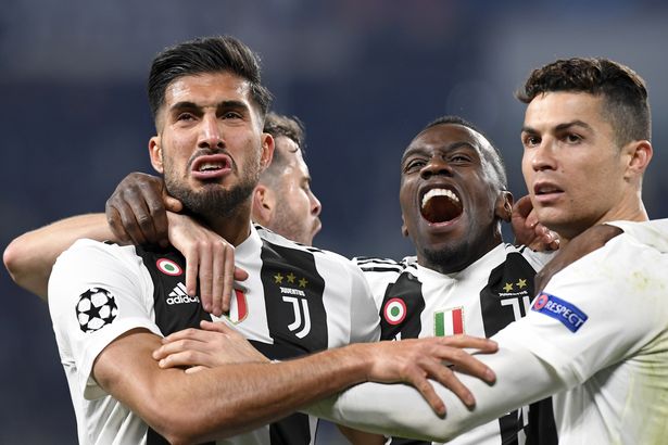 يحتفل إيمري كان ، ميراليم بيانيك ، بليز ماتويدي وكريستيانو رونالدو من يوفنتوس بالفوز في نهاية جولة دوري أبطال أوروبا من 16 مباراة في مباراة المرحلة الثانية بين يوفنتوس وأتلتيكو مدريد