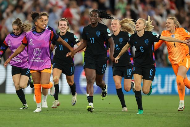 Khiara Keating و Michelle Agyemang و Leah Williamson و Hannah Hampton و Niamh Charles و Lauren Hemp و Agnes Beaver-Jones