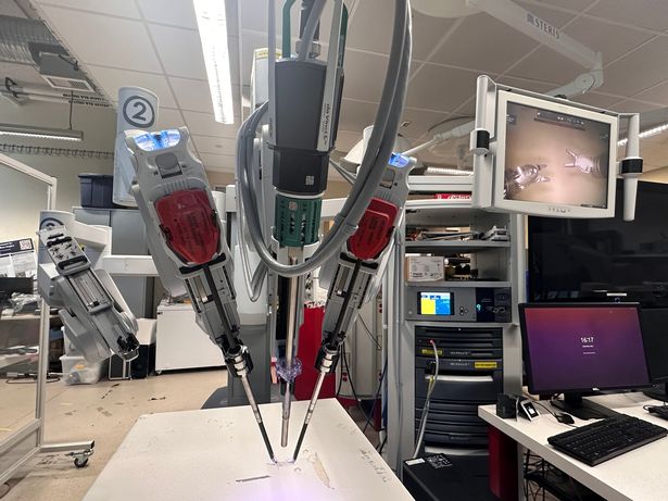 صورة غير مؤرخة صادرة عن التسلسل الهرمي لجامعة جونز هوبكنز لجامعة جونز هوبكنز ، SRT-H