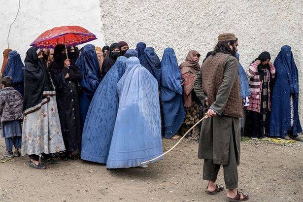 تشير الأبحاث إلى أن انخفاض حقوق المرأة قد أدى إلى زيادة الزيجات القسرية للأطفال