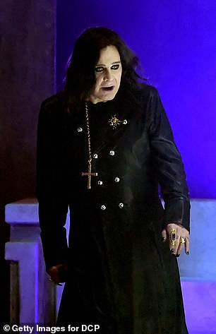 بعد أن قام Black Sabbath بجولته الأخيرة ، واصل أوزبورن أداءً كقانون منفرد ، مع أحدث إصدار له ، رجل عادي ، في فبراير 2020. أعلاه: المغني على المسرح في عام 2019