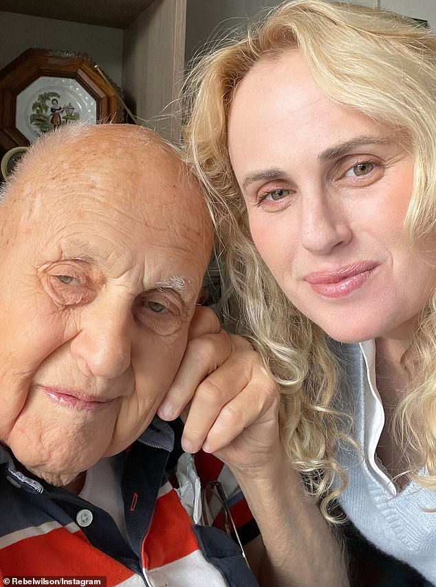 تأتي الخسارة بعد أشهر قليلة من وفاة جد المتمردين (يسار) عن عمر يناهز 97 عامًا في ديسمبر