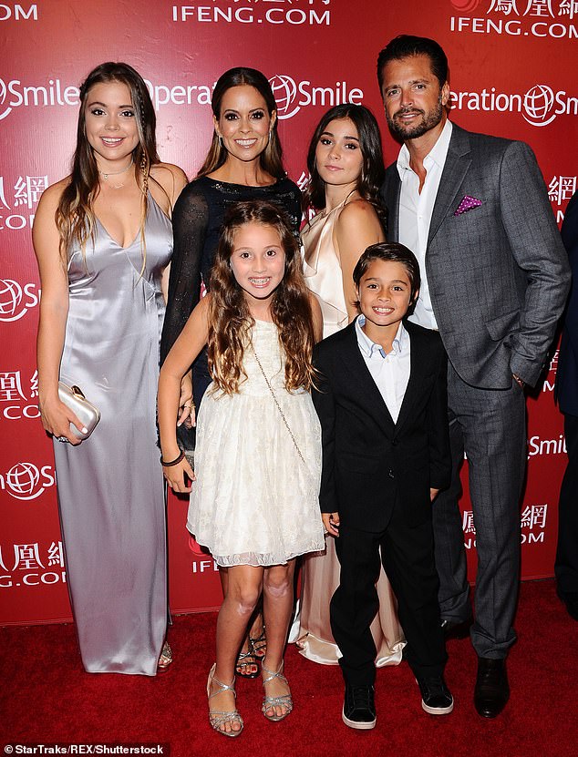 Brooke with Ex David Charvet ، Shaya Braven ، Neriah Fisher ، Heaven Rain Charvet ، Sierra Sky Fisher at Operation Smile Hosts في لوس أنجلوس في عام 2016
