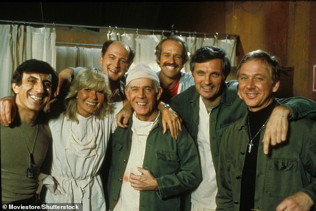 انضم إلى M*A*S*H في موسمه الرابع ، ليحل محل واين روجرز ، وأصبح من المعجبين مفضلة لتصويره الدافئ والبريق لطبيب الجيش الاطفال