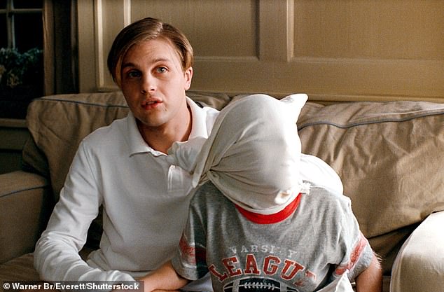 يشتهر بيت أيضًا بأدواره في Hedwig و Angry Inch (2001) ، Murder by Number (2002) ، The Dreamers (2003) ، Funny Games (2007 ، Pictured) ، and Hannibal (2013)