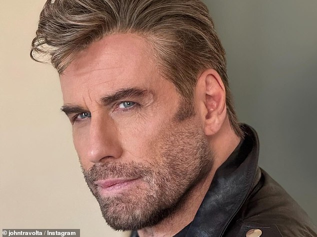 يأتي تحول Travolta المثير للصدمة في أعقاب لحظة حنين أخرى ، عندما تراجع في الوقت المناسب لإعادة دوره في دور داني زوكو من عام 1978 الموسيقي في حفل موسيقي مفاجئ في يونيو