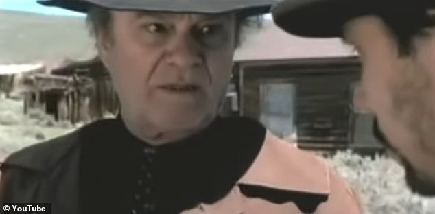 قام بيتر هينري ببطولة دور شريف شاب يحاول تحقيق العدالة إلى Gunslinger في عام 2010