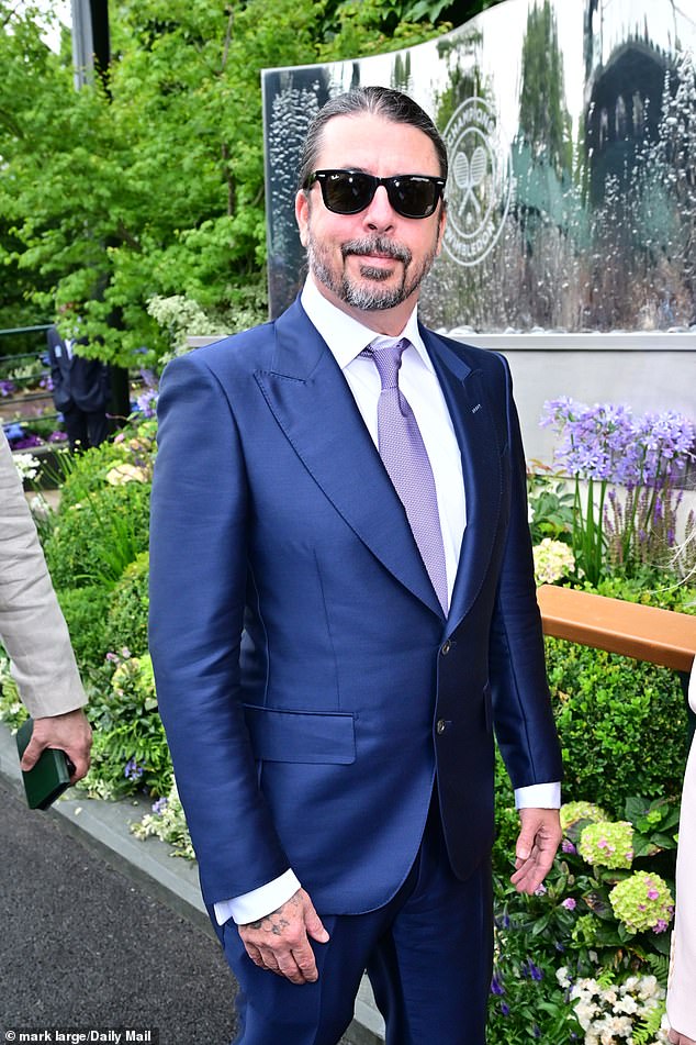 رحب فريق Foo Fighters Frontman بطفلة مع جينيفر يونغ في أغسطس - مما دفعه إلى نشر شركة MEA Culpa العامة لاعتراف علاقته في الشهر التالي