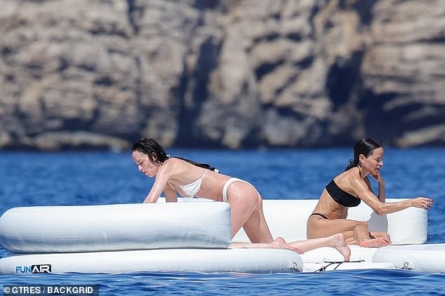 قال مصدر Dailymail.com إن الـ 50 Shades of Gray Star 
