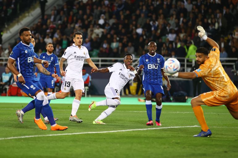 يسجل فينيسيوس جونيور من ريال مدريد هدفهم الخامس خلال مباراة كأس العالم للموغو 2022 بين ريال مدريد
