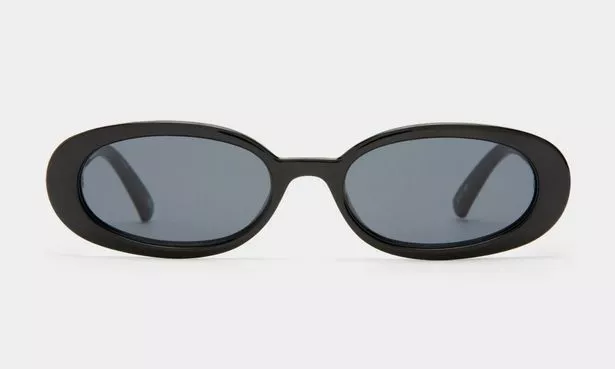 LE Specs Outta أحب النظارات الشمسية
