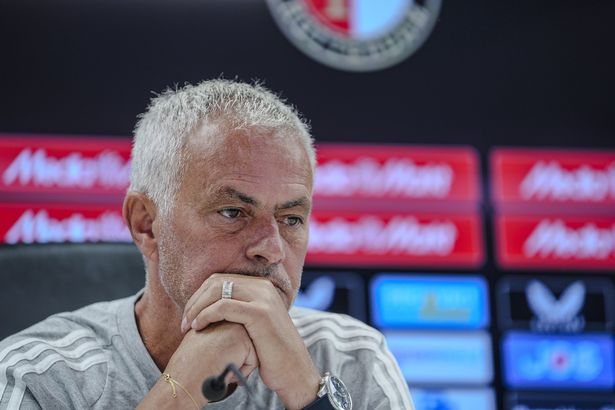 خوسيه مورينيو يتحدث قبل Feyenoord vs Fenerbahce