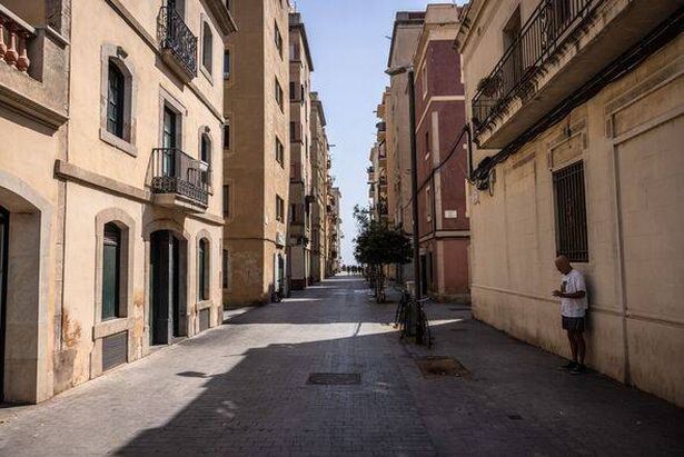 شارع فارغ في برشلونة