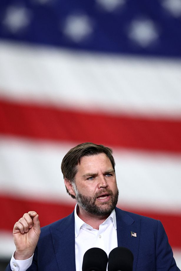 وقال JD Vance إن إنهاء الحرب في أوكرانيا أمر ممكن لأن "الأشرار" الخوف من الجيش الأمريكي 