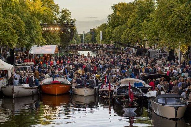 تجمعت القوارب لحفل Prinsengracht 2014