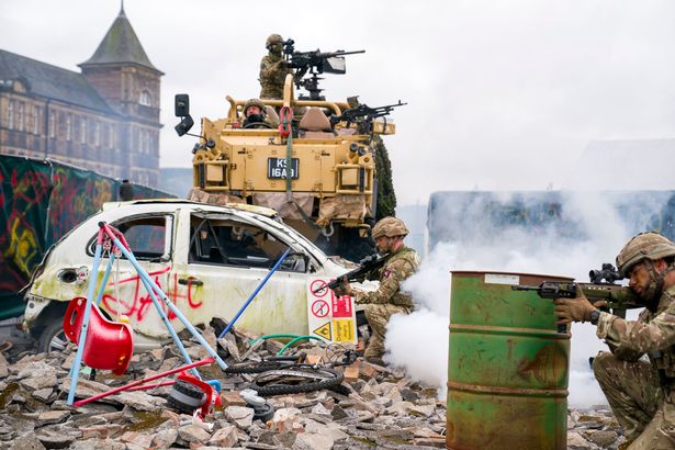 يتم عرض مركبة قتال Ajax Armored خلال معرض الجيش البريطاني 2025 في ثكنات Redford Cavalry في إدنبرة