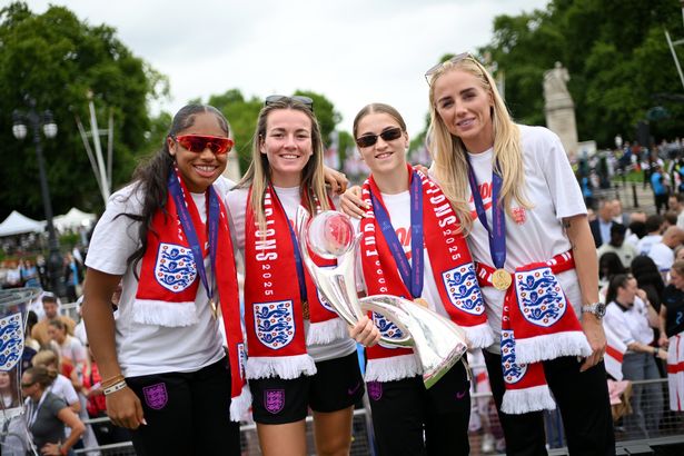 Khiara Keating و Lauren Hemp و Jess Park و Alex Greenwood 