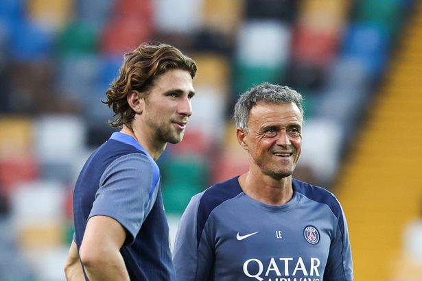 PSG Boy New Illia Zabarnyi مع Luis Enrique