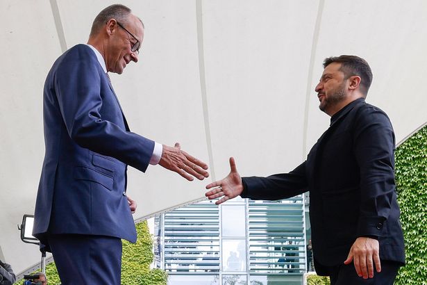 الزعيم الأوكراني فولوديمير زيلنسكي مع المستشار الألماني فريدريش ميرز 