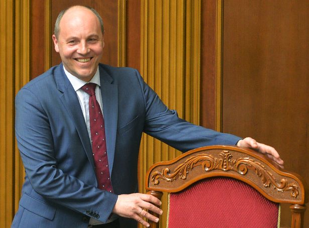 يبتسم Parubiy خلال جلسة برلمانية في Kyiv في 14 أبريل 2016