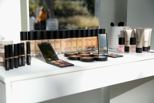 يتم رؤية منتجات Bareminerals خلال قمة Teen Vogue