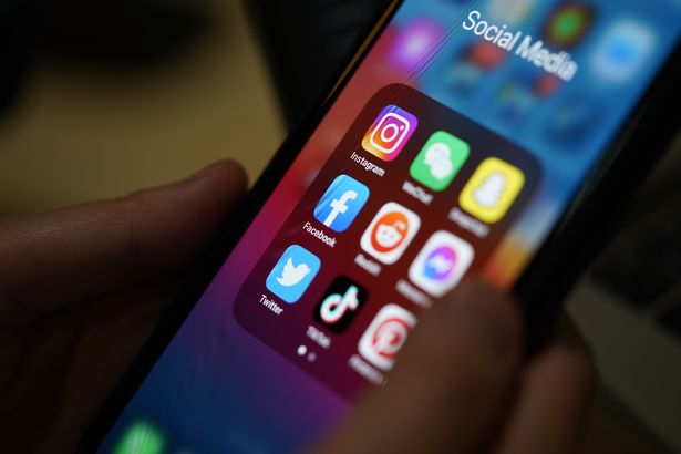 تطبيق الوسائط الاجتماعية على شاشة الهاتف الذكي