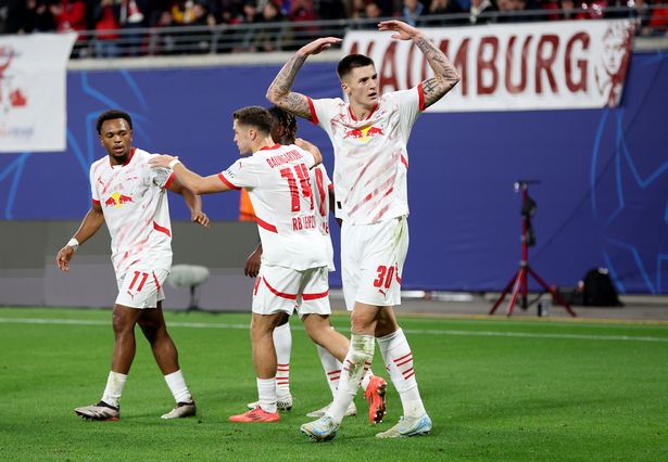يحتفل Benjamin Sesko من RB Leipzig بتسجيل هدف فريقه الأول خلال مباراة MD2 في دوري أبطال أوروبا UEFA بين RB Leipzig و Juventus في ملعب لايبزيغ في 02 أكتوبر 2024 في لايبزيغ ، ألمانيا.