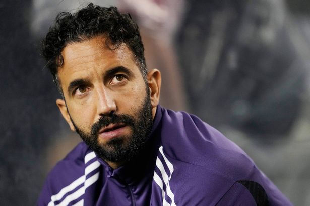 روبن أموريم ، مدرب مانشستر يونايتد ، يبحث قبل مباراة المسلسلات الصيفية للدوري الممتاز بين مانشستر يونايتد وأفريقيا بورنموث في سولد فيلد في 30 يوليو 2025 في شيكاغو ، إلينوي