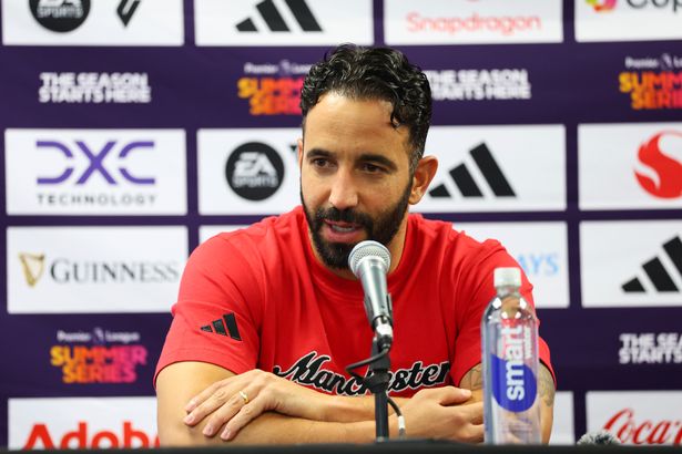 يتحدث روبن أموريم ، مدرب مانشستر يونايتد ، في مؤتمر صحفي بعد مباراة السلسلة الصيفية للدوري الممتاز بين مانشستر يونايتد و AFC بورنموث في سولر فيلد في 30 يوليو 2025 في شيكاغو ، إلينوي