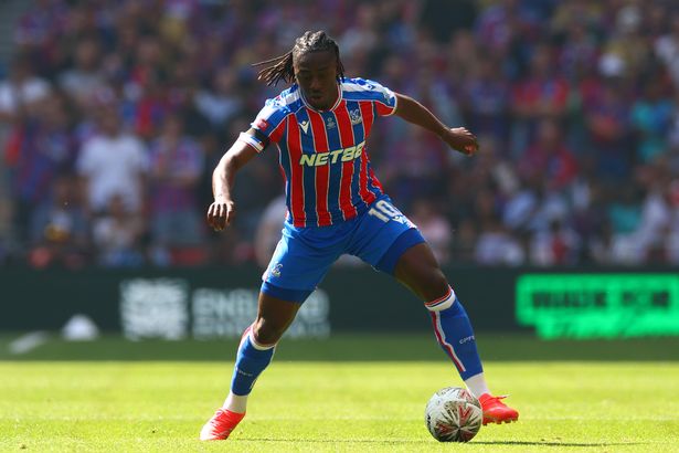 لندن ، إنجلترا - 10 أغسطس: Eberechi Eze of Crystal Palace in Action خلال مباراة درع مجتمع FA لعام 2025 بين Crystal Palace و Liverpool على ملعب Wembley في 10 أغسطس 2025 في لندن ، إنجلترا. (تصوير كريس برونسكيل/فانتاسيستا/غيتي إيموكيز)