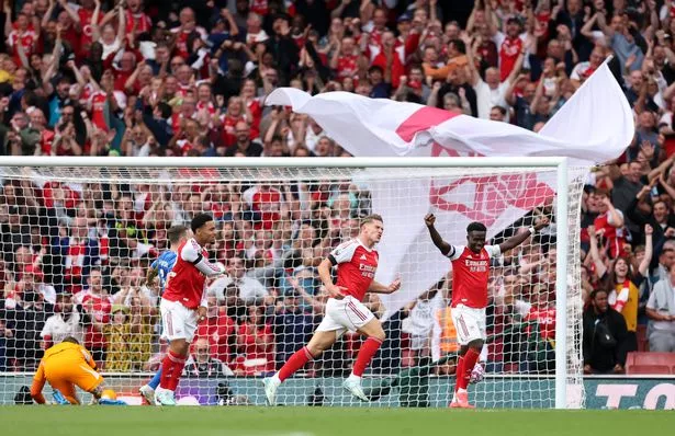يحتفل Viktor Gyoekeres من Arsenal بتسجيل هدف فريقه الثالث خلال مباراة الدوري الإنجليزي الممتاز بين Arsenal و Leeds United على ملعب الإمارات في 23 أغسطس 2025 في لندن ، إنجلترا. 