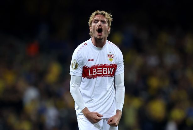 Braunschweig ، ألمانيا - 26 أغسطس: يحتفل Nick Woltemade من VFB Stuttgart بتسجيل هدف فريقه الثالث خلال مباراة كأس DFB الأولى بين Eintracht Braunschweig و VFB Stuttgart في Eintracht -Stadion في 26 أغسطس 2025 في براونشويغ ، ألمانيا. (تصوير روني هارتمان/غيتي إيمايز)