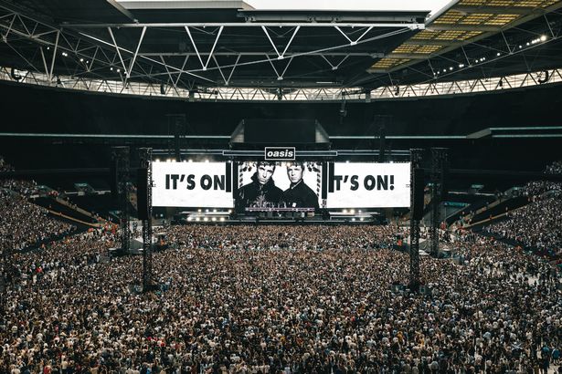 Oasis Live '25 في ملعب Wembley 