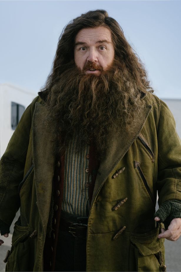 صورة غير مؤرخة صادرة عن HBO من الممثل Nick Frost في شخصية Rubeus Hagrid مع بدء تصوير لمسلسل Harry Potter TV الجديد.