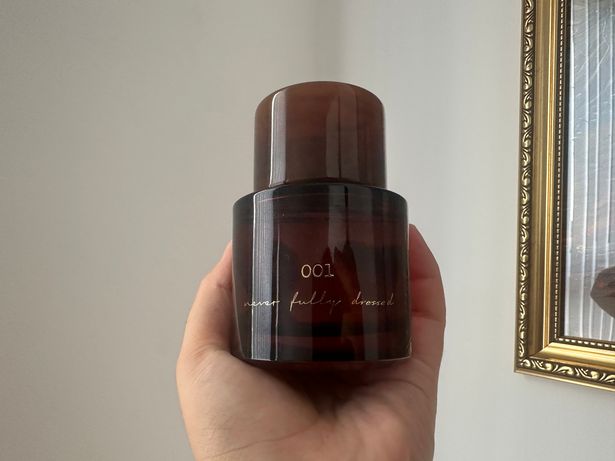 001 من قبل أبدا ارتداء ملابس كاملة