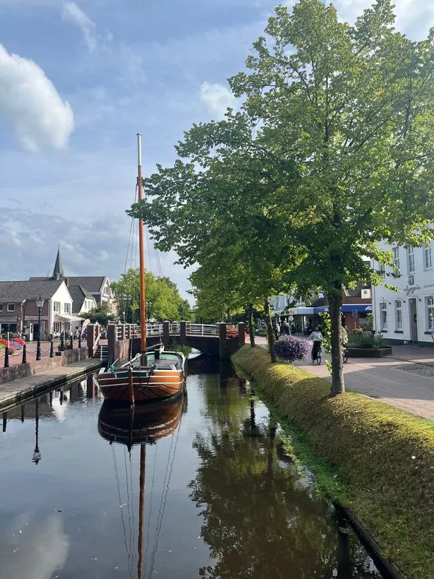 منظر لتكرار السفينة في القنوات في Papenburg