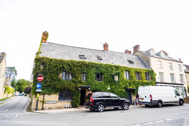 حانة الثور في Cotswolds هي المكان الذي كان يأمل فيه Vance في تناول العشاء