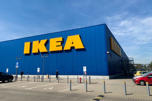 شوهد شعار Ikea في المتجر في Krakow ، بولندا في 5 مايو 2023