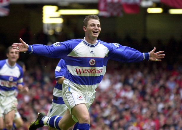 جيمي كوريتون يحتفل بهدف في عام 2000