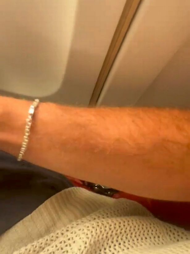 مسند الذراع jet2 صغير 