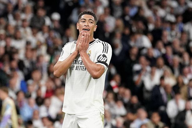 يتفاعل جود بيلينجهام لاعب خط وسط مدينة بيرمنغهام السابق أثناء اللعب مع ريال مدريد