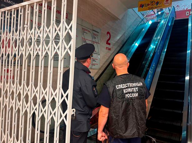 قال شهود عيان إن الطفل ظل واعياً طوال المحنة