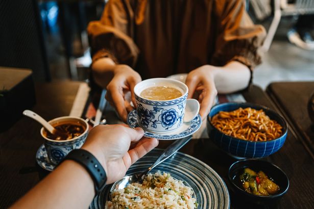 الخبير يكشف أنه يجب أن تكون حذراً عند شرب قهوة الفطر