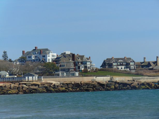 Holiday House ، The Rhode Island Residence of Taylor Swift ، مرئي من Watch Hill