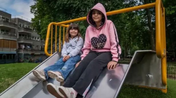 تم إحضار غينا ، اليسار ، وراما ، إلى اليمين ، إلى المملكة المتحدة من غزة لعلاج الظروف مدى الحياة